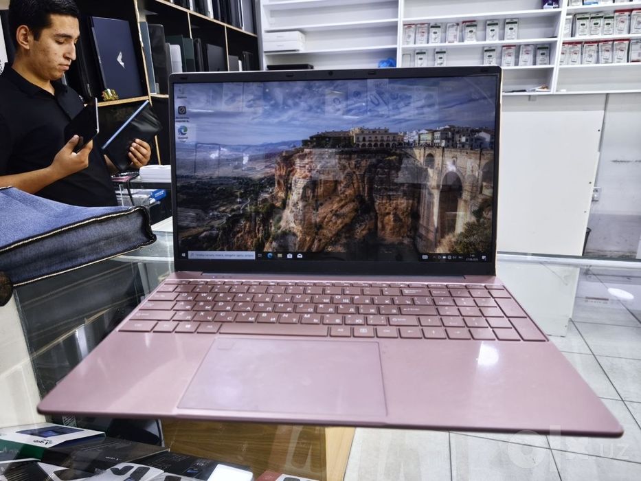 Новый Noutbuk 16/256gb