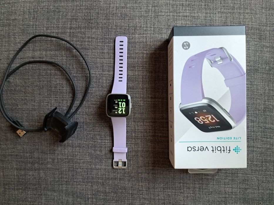 Смарт часовник Fitbit Versa Lite