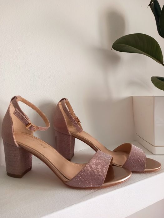 Pantofi super comozi și eleganți