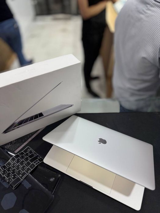 Apple Macbook Pro 2018 Intel Core i7 SSD 512Gb ОЗу 16Gb Radeon 4GB 3K