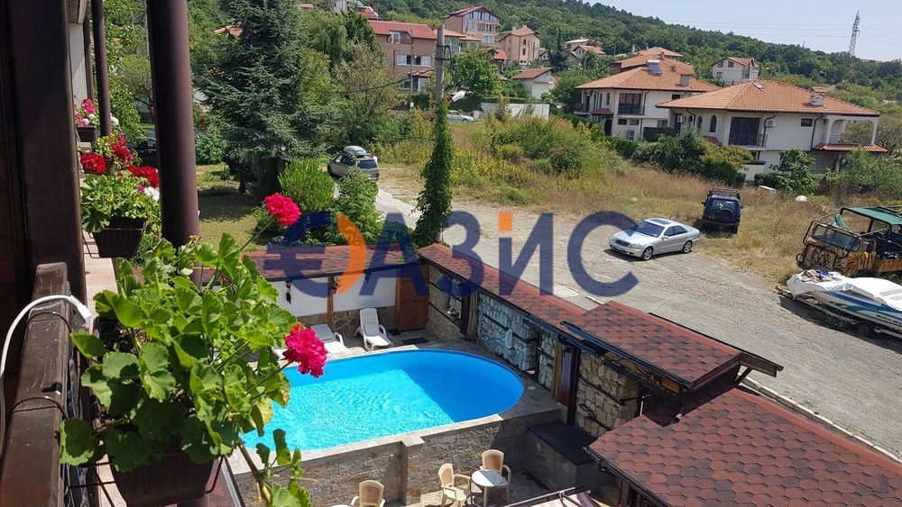 Семеен хотел с ресторант в село Кошарица, България, 744 кв. м, 749000