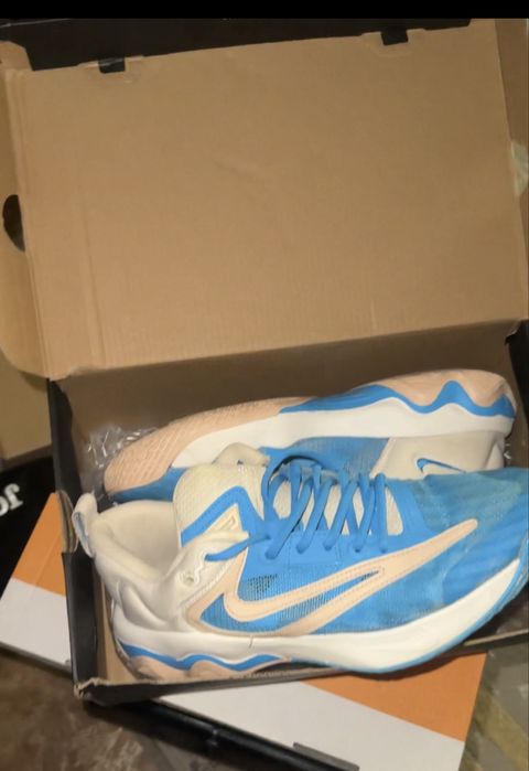 Найк кроссовки..