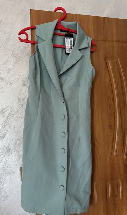 Официална рокля.