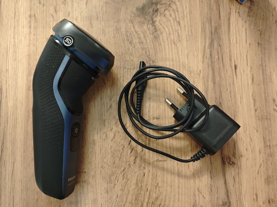 Продам электробритву philips