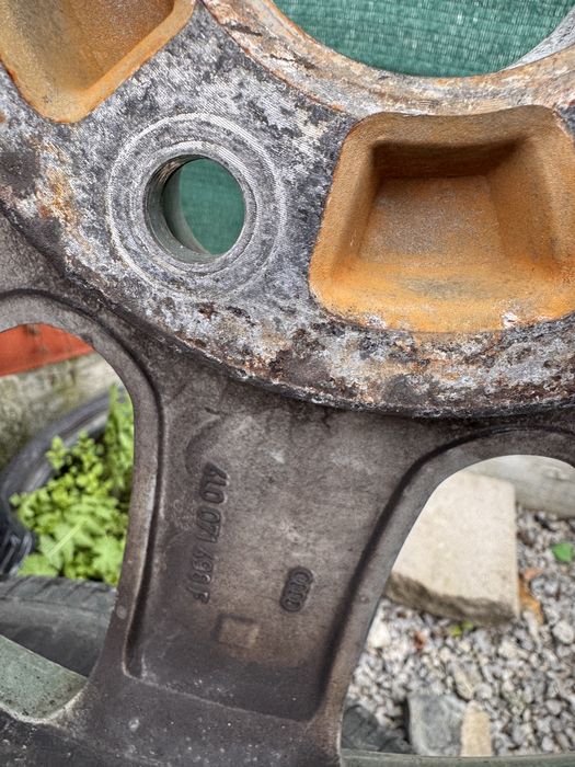 Продавам гуми 235 60 18 с джанти за Ауди Q7/Tuareg/Porshe!