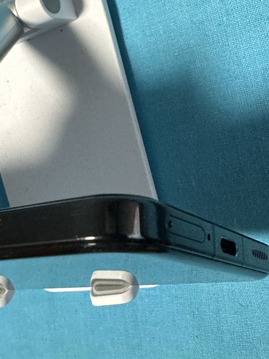 Продавам Xiaomi 13 /256/8+8 ram. Angroig 15. Отлично състояние.