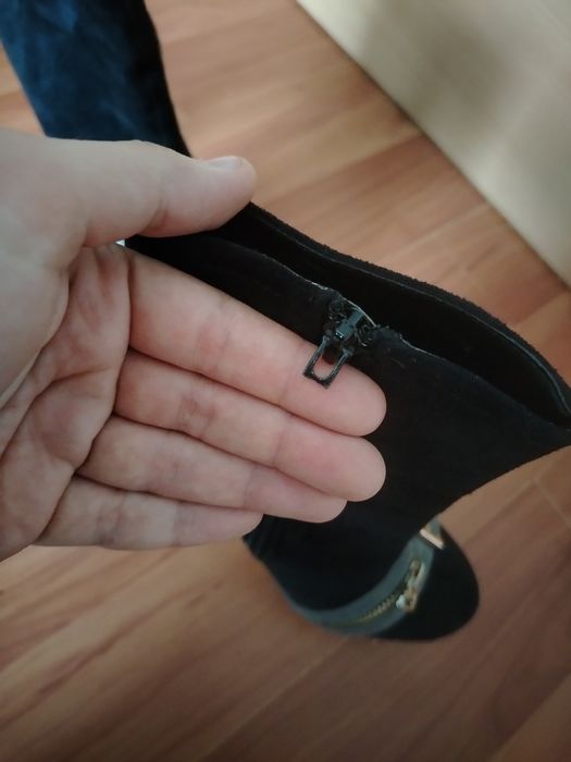 Велурени боти на висок ток