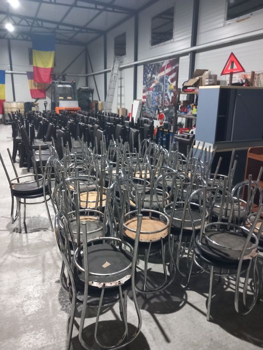 Vând scaune de metal sau îmbrăcate în piele folosite
