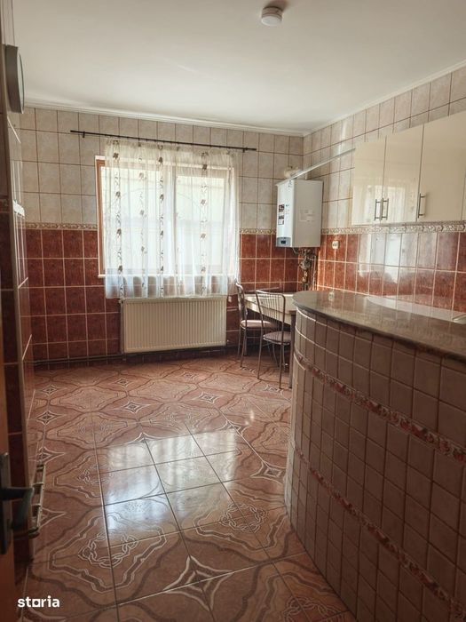 Casă Spațioasă De Inchiriat – Exercițiu | Ideală Pentru Afacere