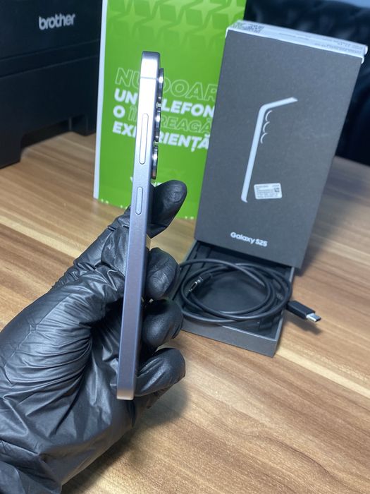 Samsung Galaxy s25 • 128 GB • Silver Shadow