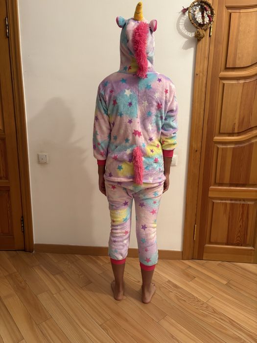 Продам 2 костюма пижамы единорога