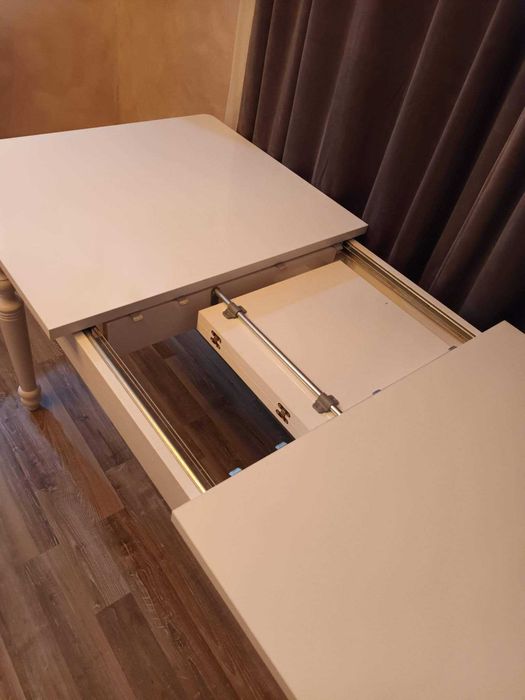 Разтегателна трапезна маса