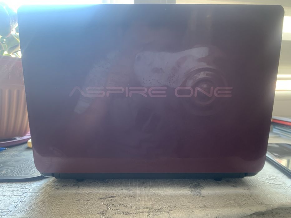 Продаю Acer модел Acer Aspire One D270 торг есть