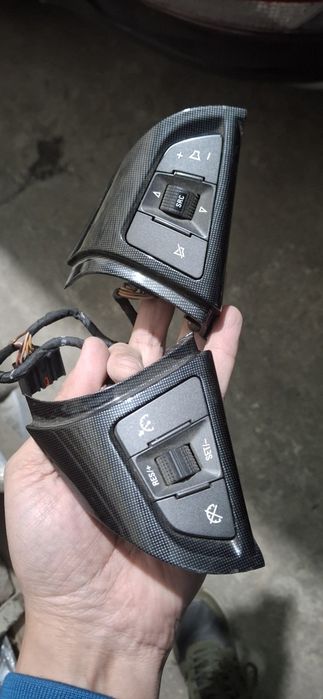 Продам оригиналные кнопки руля от малибу 1 можно поставит на кобалт.
К