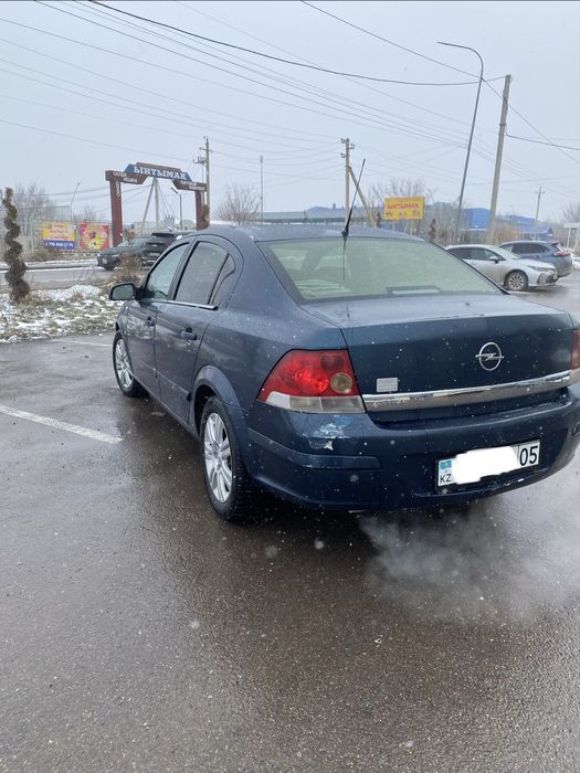 Opel Astra H 1.6 робот, седан