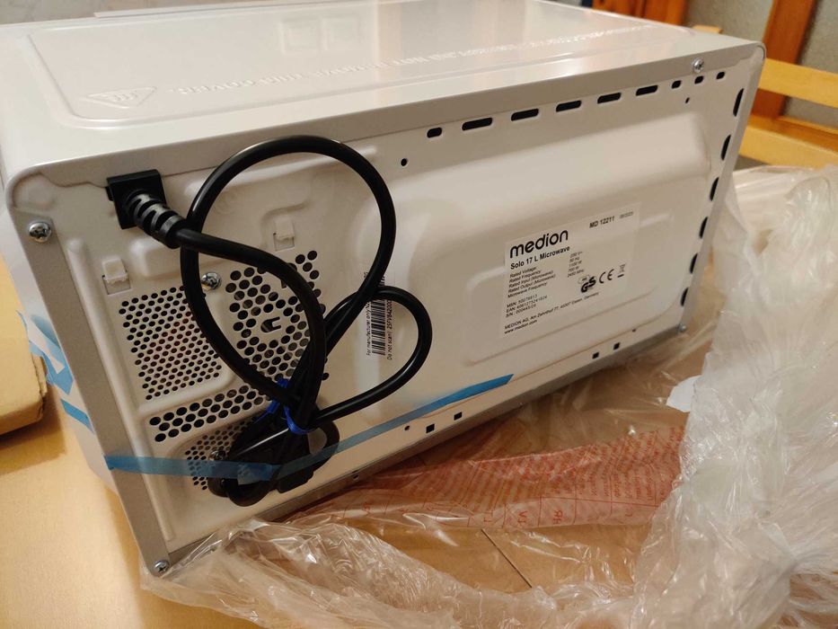 Чисто нова микровълнова фурна MEDION 700W (с опаковка)