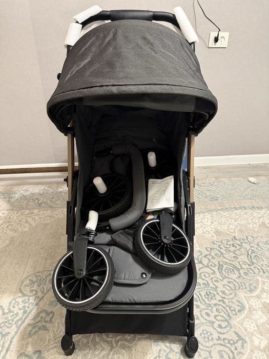 Продам новую прогулочную коляску