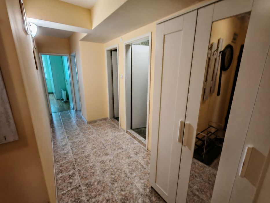 Дава се под наем Тристаен апартамент в Плевен, 9-ти квартал - 98 кв.м за 565 € - Снимка #6