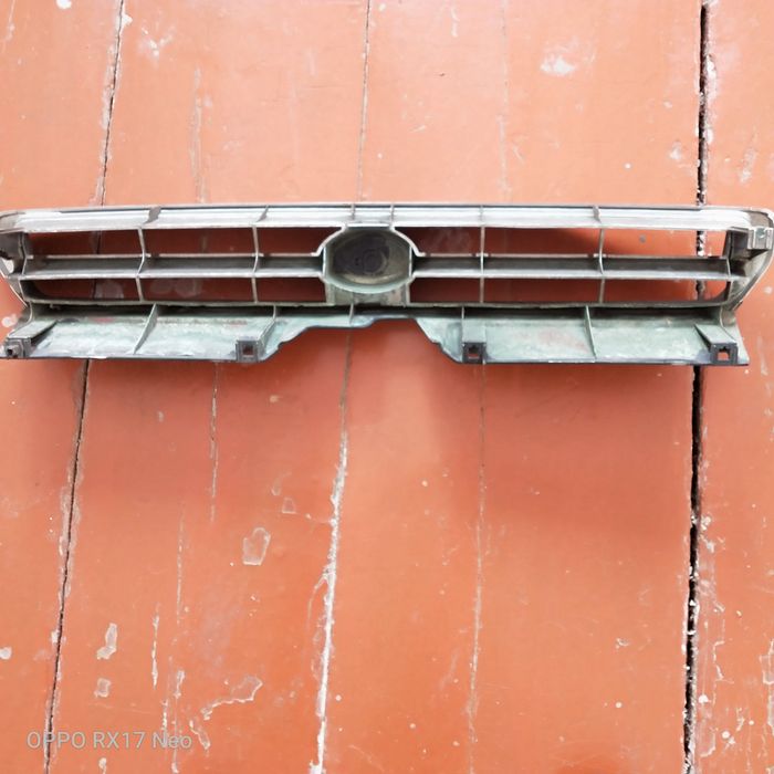 Продам на Субару Легаси В3 решетка.