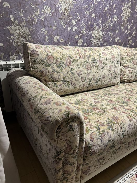 Продам качественный диван из гобелена