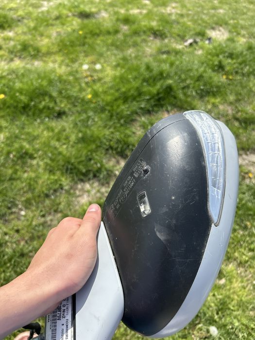 Vand sau schimb cu o pereche de ochelari polaroid noi