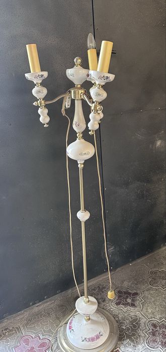 Светильник + имеется еще такая же люстра