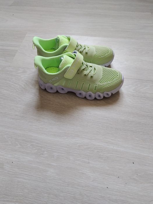 Детский обуви. Красовка и басаношки