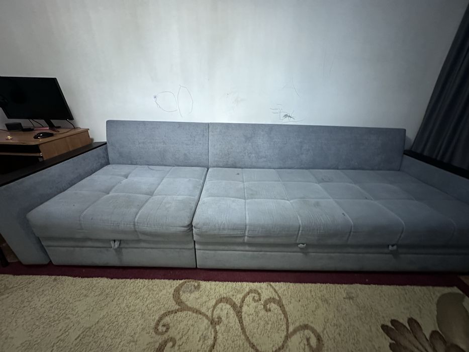Продам б/у диван, размер 3.80