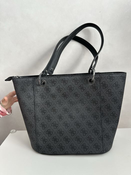Продам сумку Guess