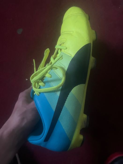 Vând Crampaone de fotbal