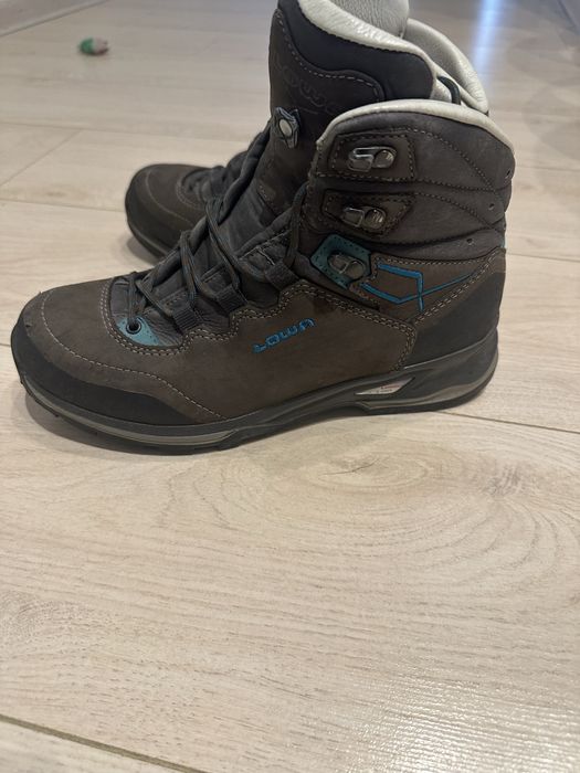 Продам обувь Lowa