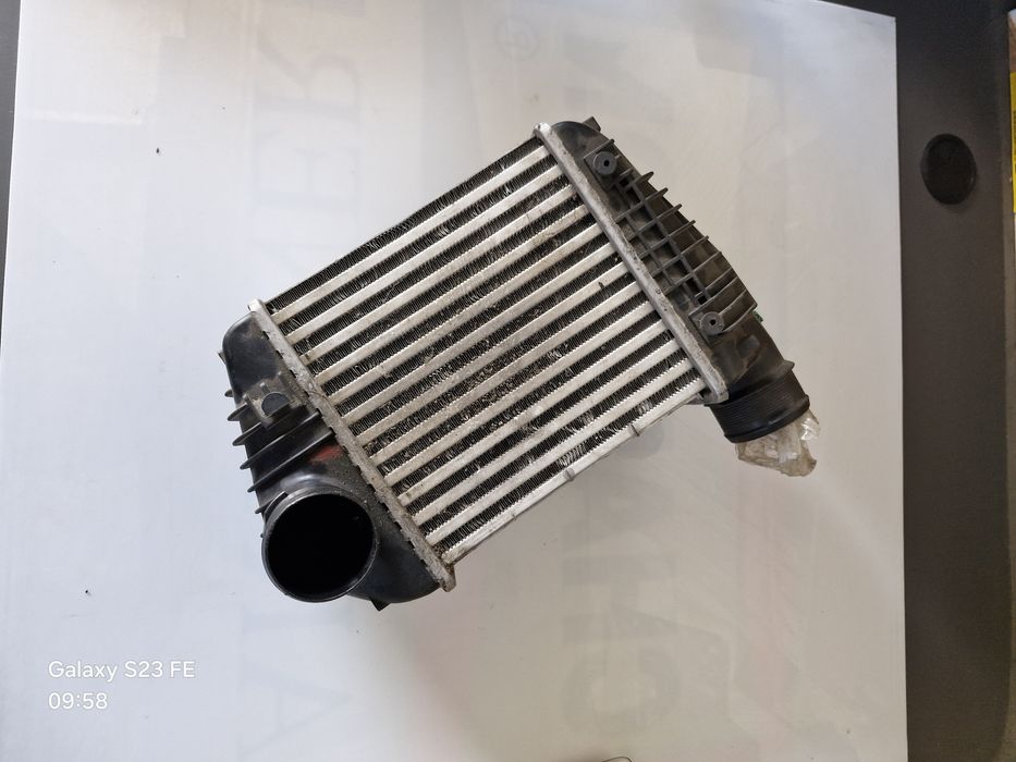 Radiator intercooler A6 4F 2.7 tdi dreapta