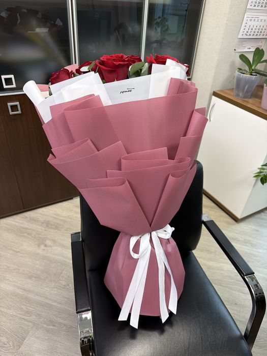 Продам свежие цветы красных роз