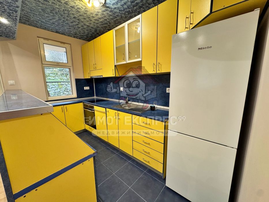 Обзаведен етаж от къща, тристаен апартамент, под наем, кв.Чинара