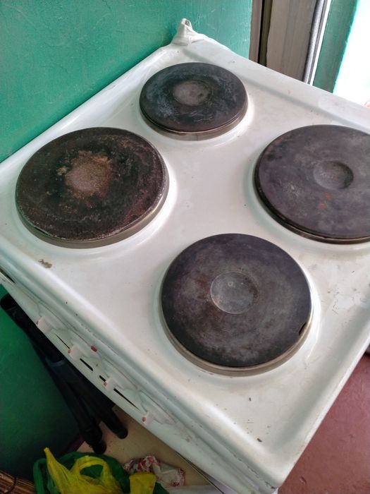 Продам электро плиту Deluxe