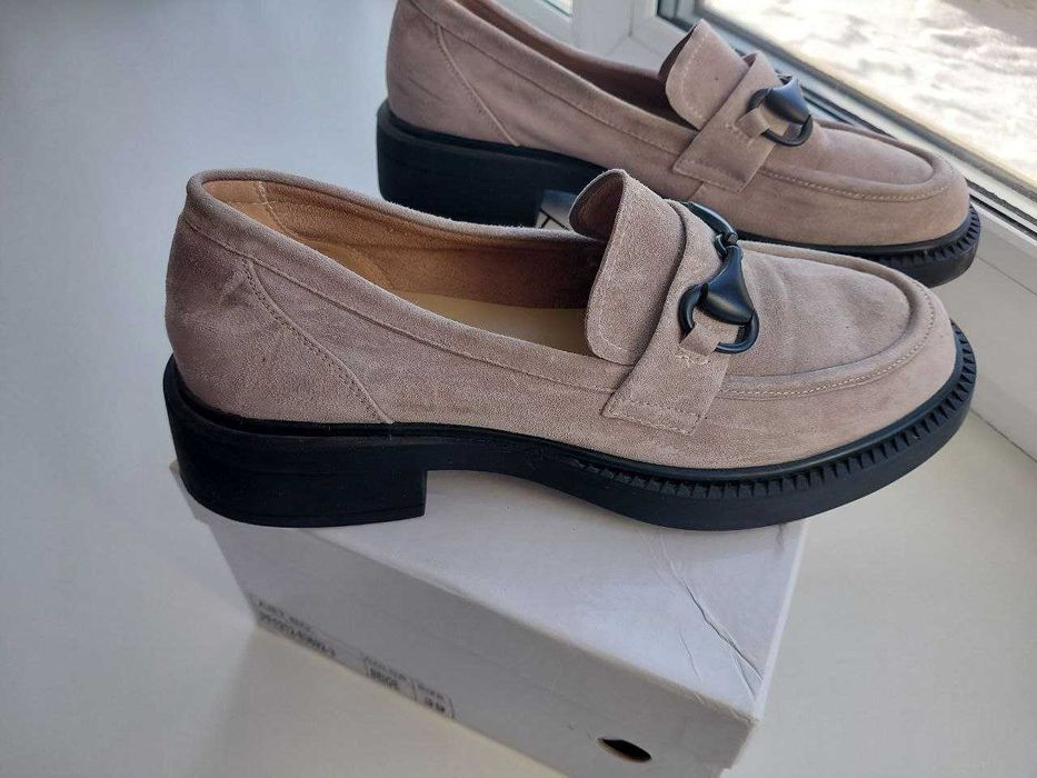 Кроссовки. Босоножки. Туфли