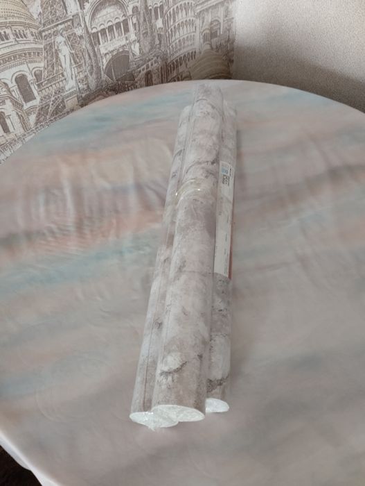 Продам три рулона обоев