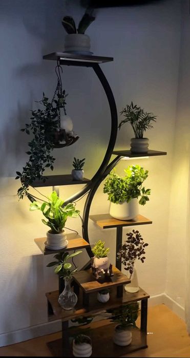 Подставка для цветов с лампой для растений