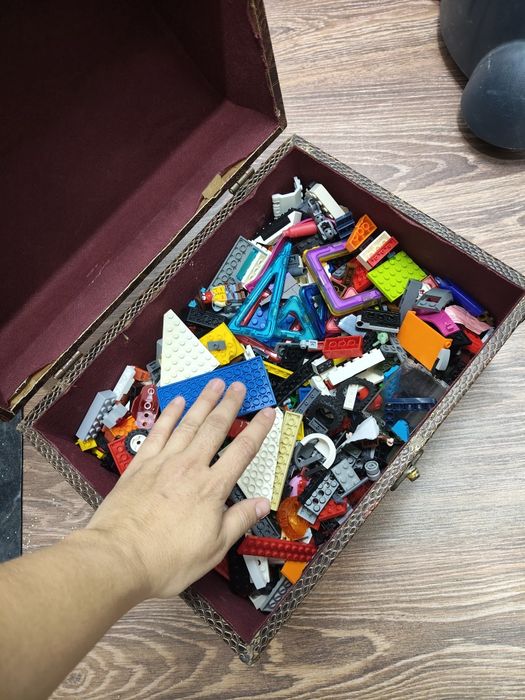 Срочнот продам ЛЕГО ЧАСТИ подарок сундук