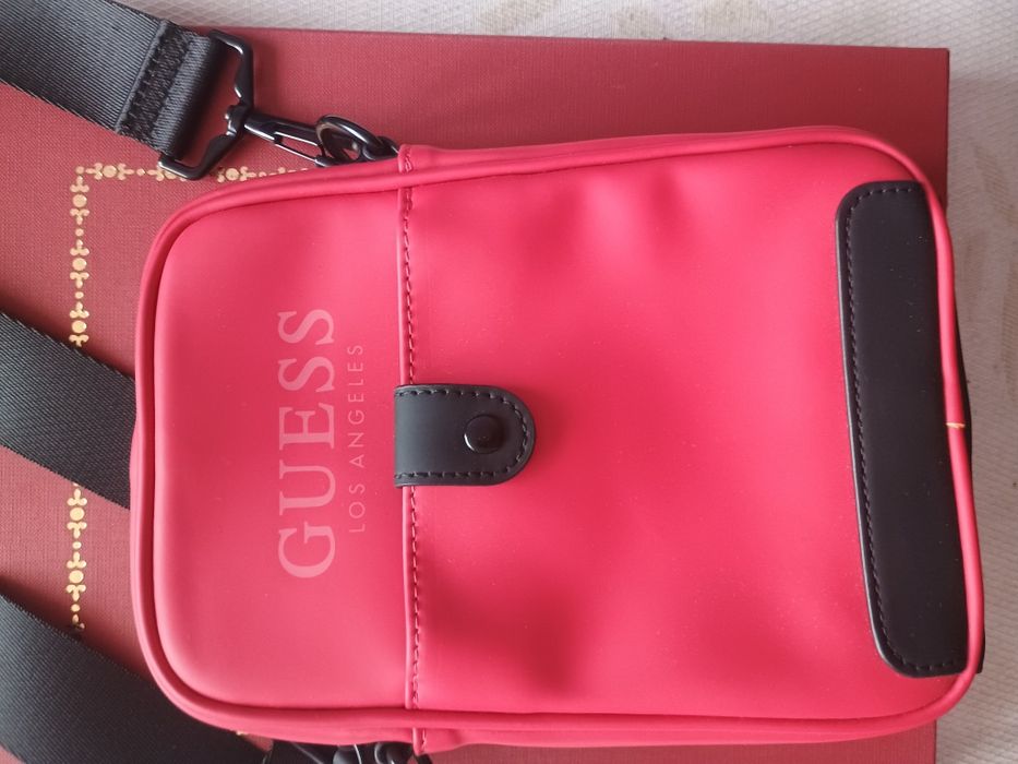 Оригинална чанта Guess