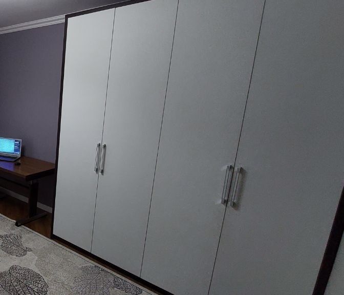 Продам добротныц и качественный шкаф
