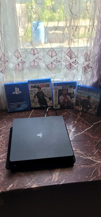 Vand Ps 4 in stare foarte Buna.