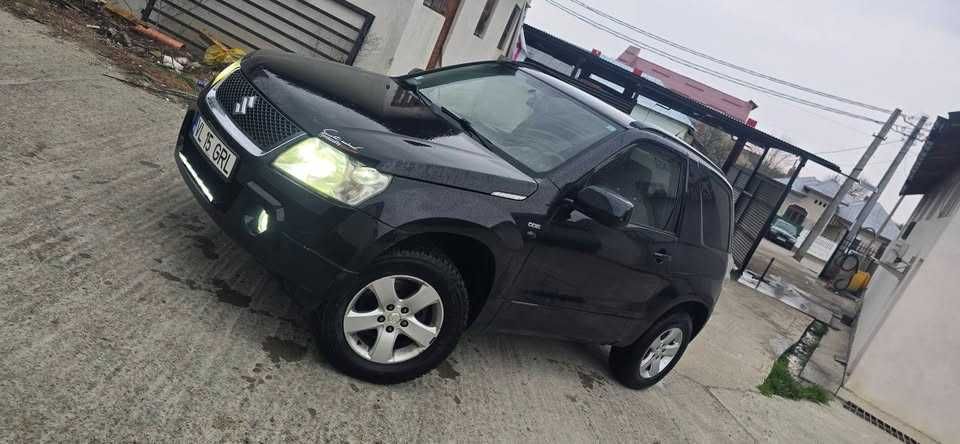 Vand suzuki grand vitara 1.9 ddsi , 3 usi , editie speciala
