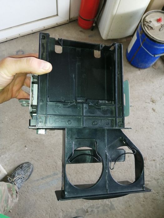 navara d22, suport pahar și radio