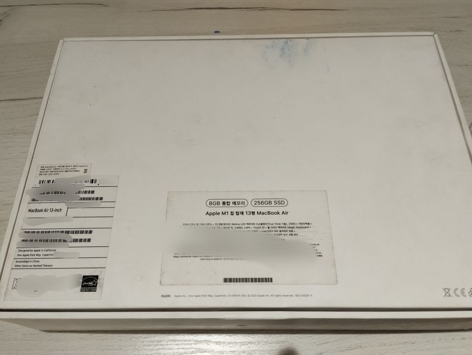 MacBook Air M1 8/256 срочно сотилади