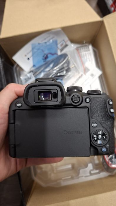 Aparat Canon eos r10