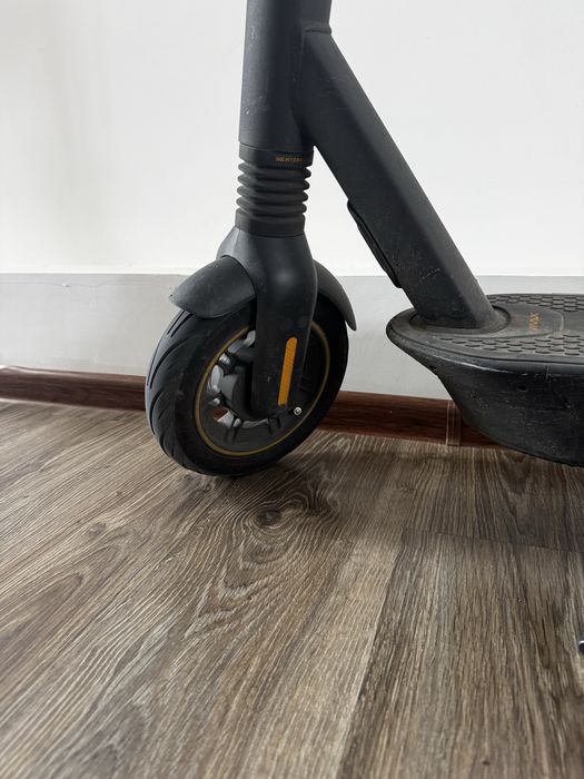 Продаю электросамокат Ninebot Max G2