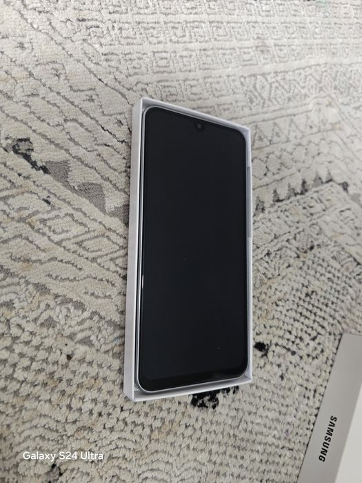 Samsung A17 с комплектом