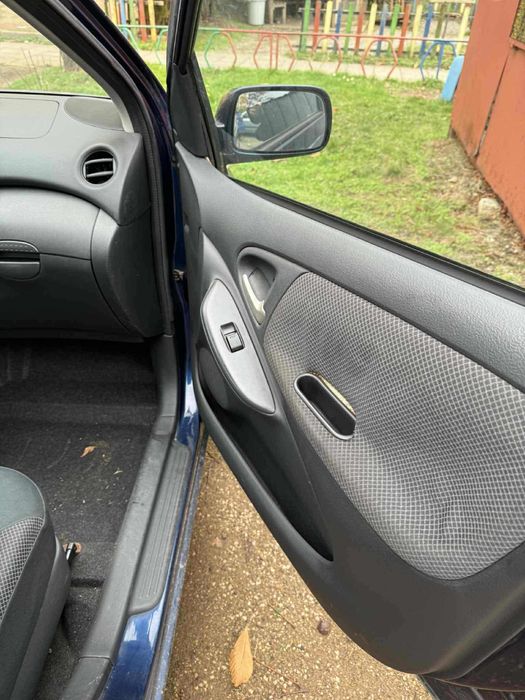 Toyota Yaris 1.0 бензин НА ЧАСТИ