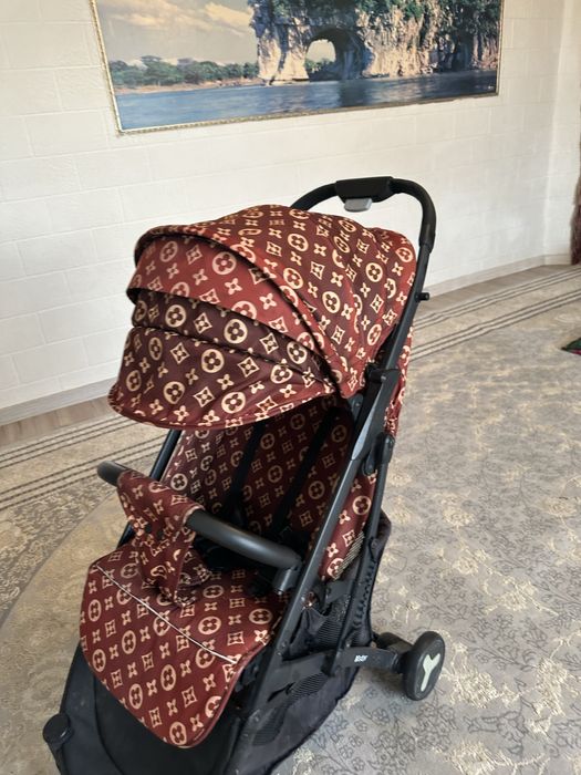 Коляска б/у прогулочная собирается как чемоданчик